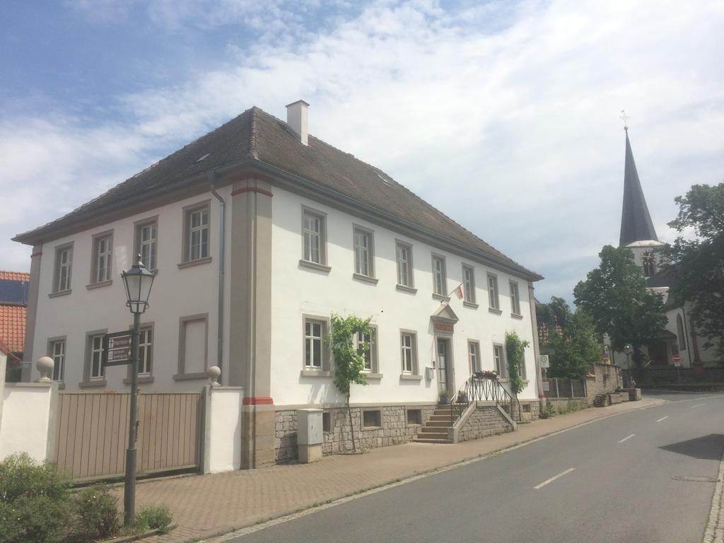 Im Schul&rathhaus Obervolkach * Volkach
